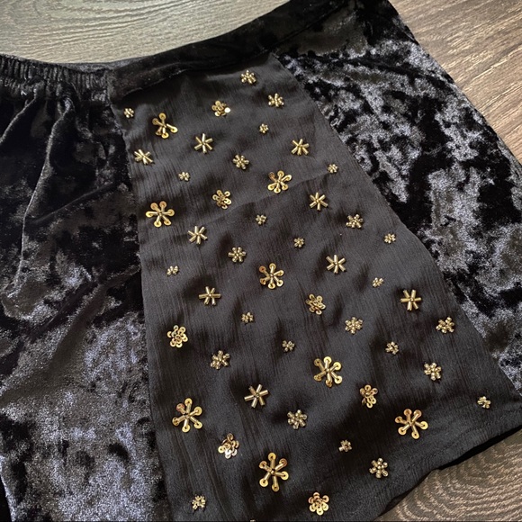 UO Out from Under Velvet Beaded Shorts - Picture 3 of 4